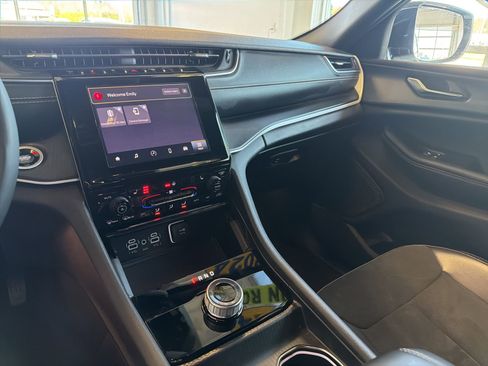 Used 2024 Jeep Grand Cherokee Altitude image 23