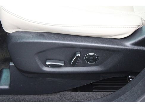 Used 2017 Ford Explorer Platinum image 9