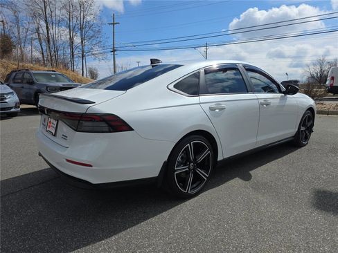 Used 2025 Honda Accord Sport image 6