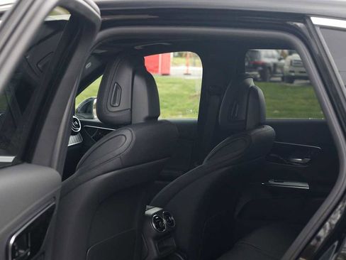 Used 2026 Mercedes-Benz GLC 300 4MATIC image 28