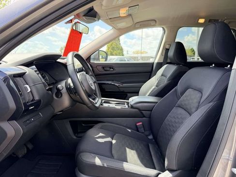 Used 2024 Nissan Pathfinder SV FWD image 16