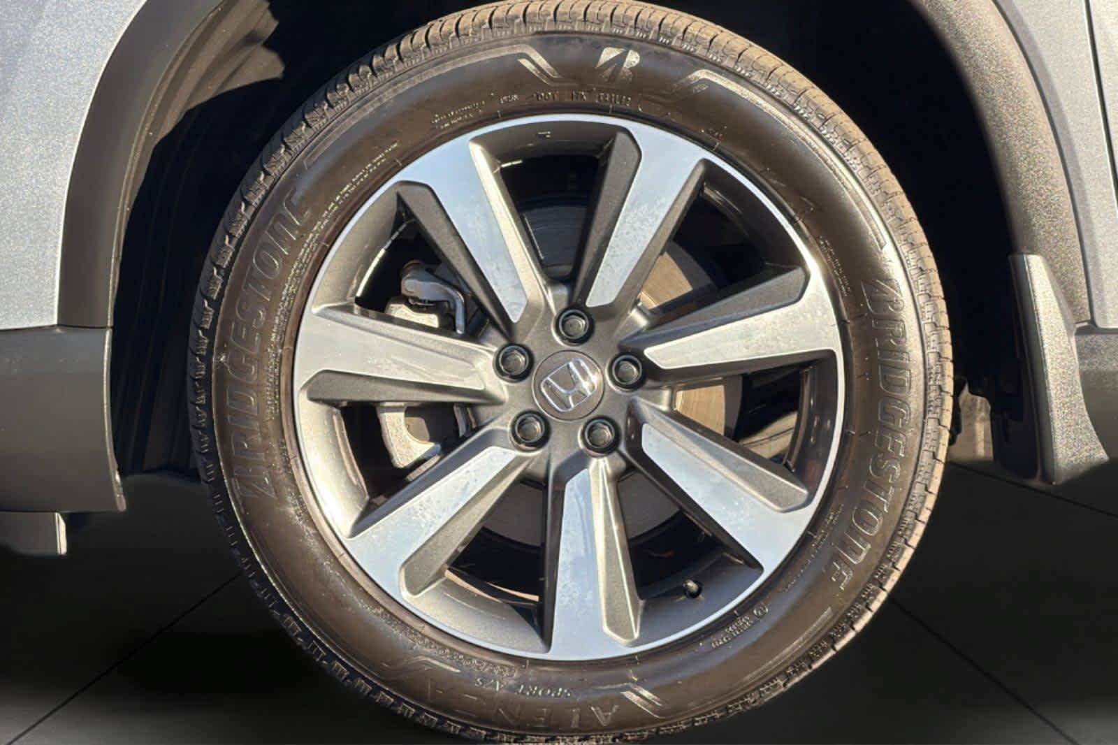 Used 2023 Honda Pilot Touring image 11