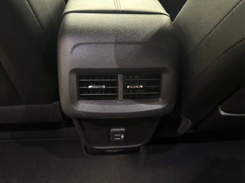 Used 2024 GMC Terrain SLT image 31