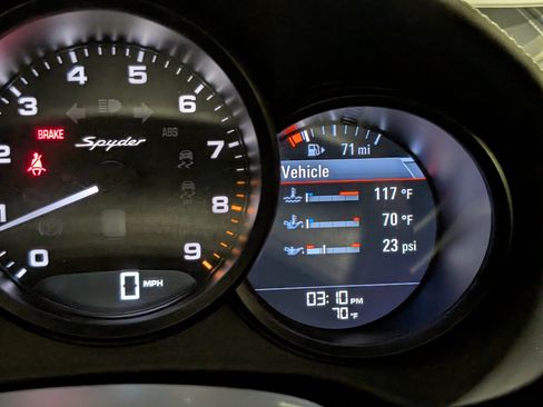 Used 2016 Porsche Boxster Spyder image 31