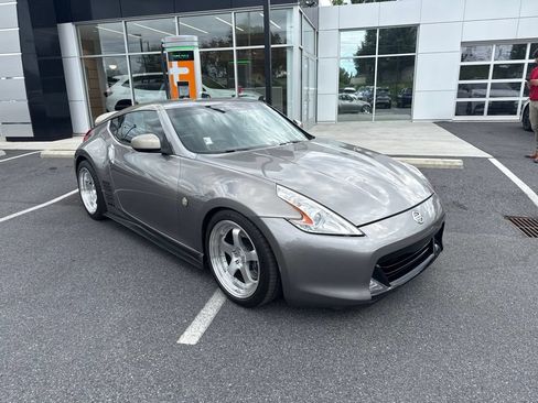 Used 2009 Nissan 370Z Touring w/ Sport Pkg RWD image 3
