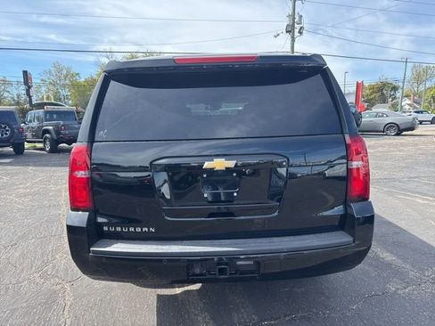 Used 2019 Chevrolet Suburban LT image 3