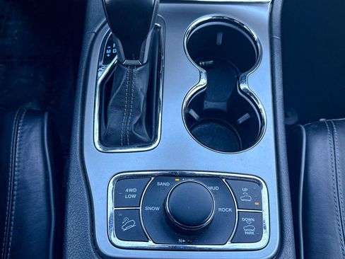 Used 2020 Jeep Grand Cherokee Overland image 34