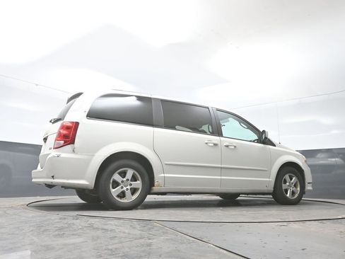 Used 2013 Dodge Grand Caravan SXT image 22