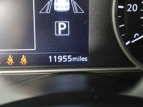 Used 2024 Nissan Versa SV w/ Trunk Package image 34