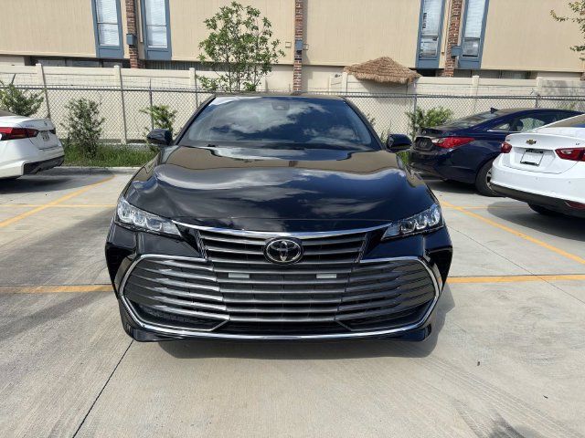 Used 2020 Toyota Avalon XLE FWD image 2