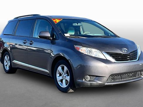 Used 2014 Toyota Sienna LE FWD image 10
