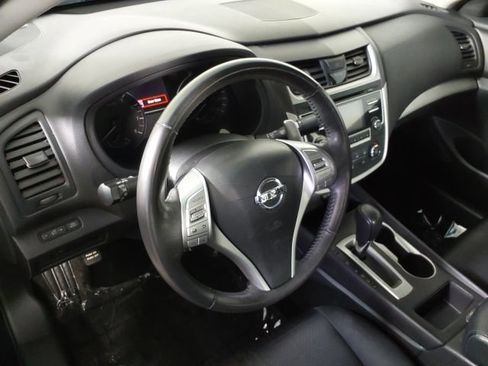 Used 2017 Nissan Altima 2.5 SR w/ Midnight Edition Package FWD image 10