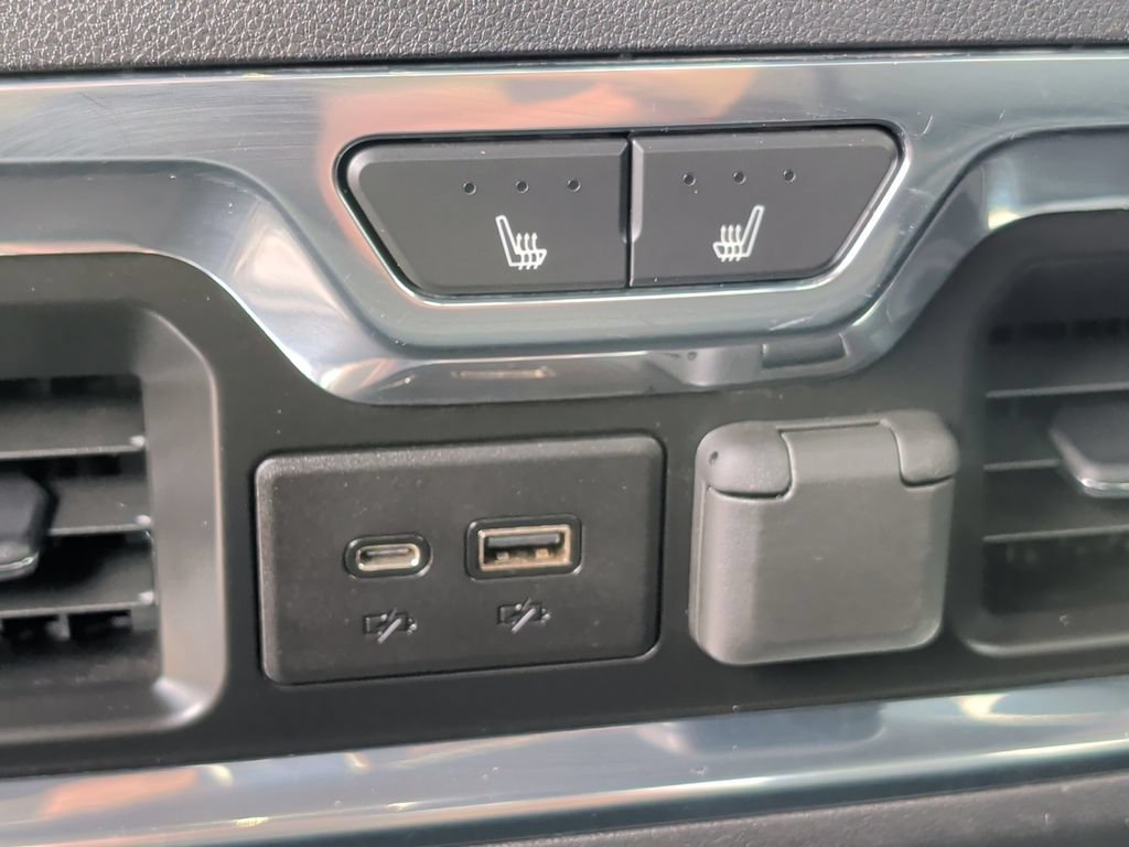Used 2019 Chevrolet Silverado 1500 High Country w/ Technology Package AWD/4WD image 32