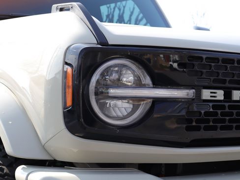 Used 2025 Ford Bronco Badlands image 33