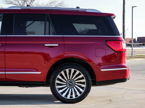Used 2018 Lincoln Navigator Reserve w/ Technology Package image 16