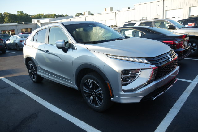 Used 2024 Mitsubishi Eclipse Cross SEL AWD/4WD image 3