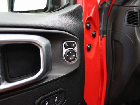 Used 2020 Jeep Gladiator Overland image 15