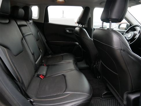 Used 2018 Jeep Compass Latitude w/ Cold Weather Group image 9