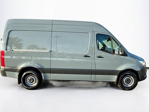 Used 2025 Mercedes-Benz Sprinter 2500 image 4