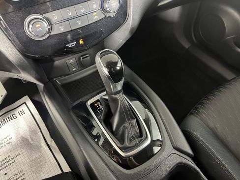 Used 2017 Nissan Rogue S image 9