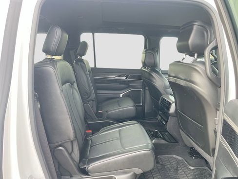 Used 2024 Jeep Wagoneer Series II w/ Premium Group I image 30