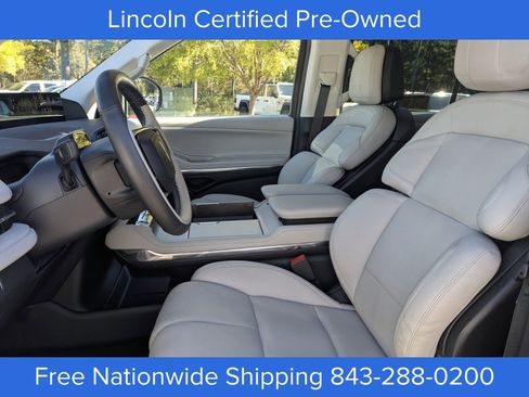 Certified 2025 Lincoln Navigator Reserve image 23