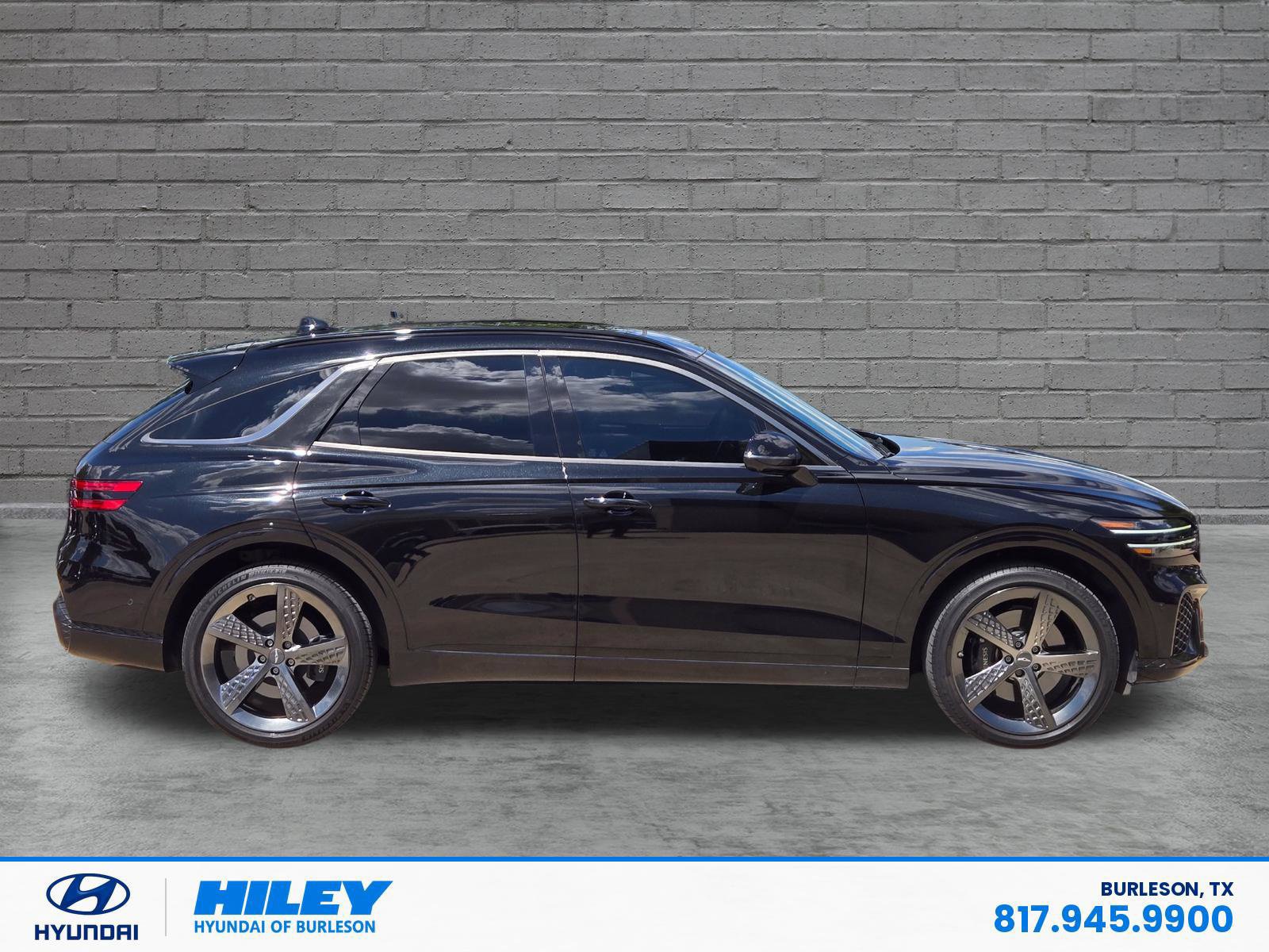 Used 2024 Genesis GV70 2.5T w/ Sport Prestige Package AWD/4WD image 3