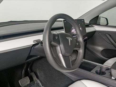 Used 2023 Tesla Model Y Long Range AWD/4WD image 24