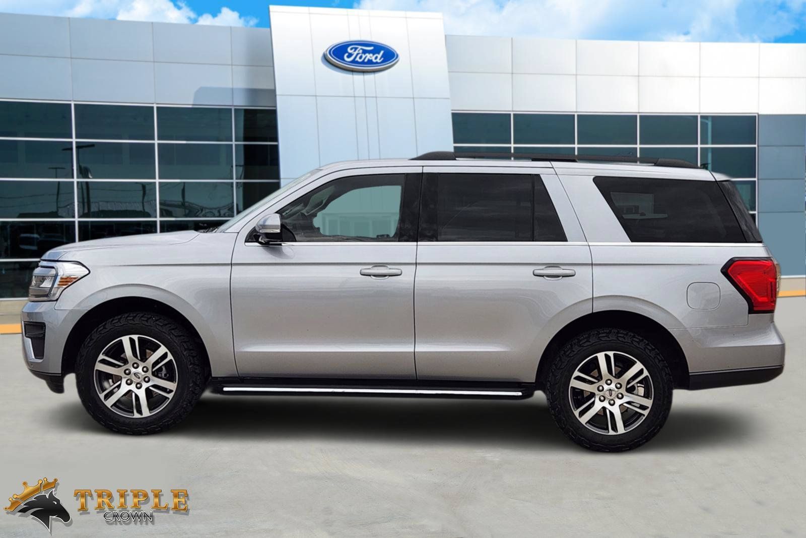 Used 2023 Ford Expedition XLT AWD/4WD image 3