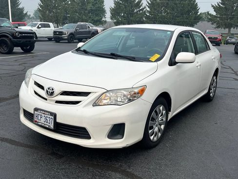 Used 2012 Toyota Corolla LE FWD image 2
