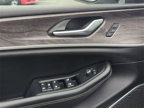 Used 2024 Jeep Grand Cherokee Limited 4xe image 13