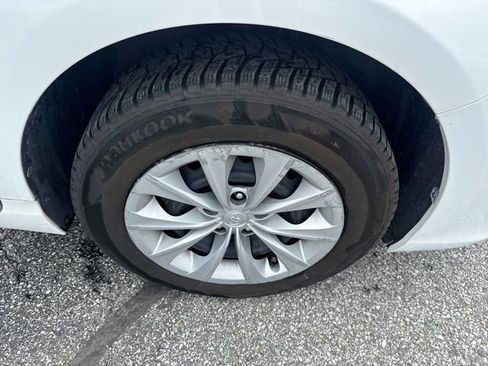 Used 2017 Toyota Camry LE FWD image 11
