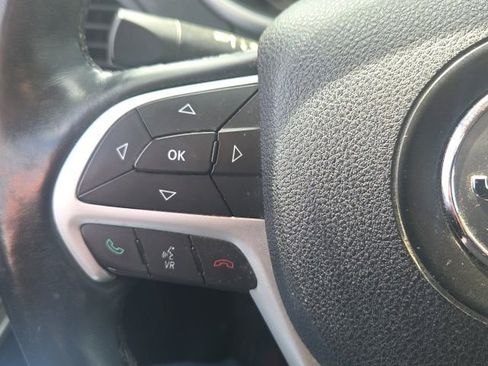 Used 2017 Jeep Cherokee Trailhawk AWD/4WD image 40