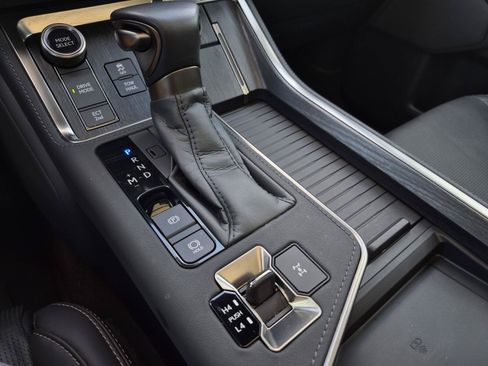 Used 2025 Lexus GX 550 w/ Accessory Package (2T) AWD/4WD image 31