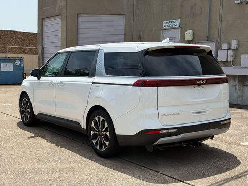 Used 2022 Kia Carnival EX FWD image 4