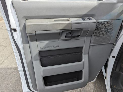 Used 2014 Ford E-150 and Econoline 150 w/ Power Group image 8