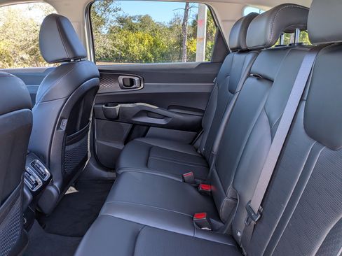 Certified 2025 Kia Sorento S image 17