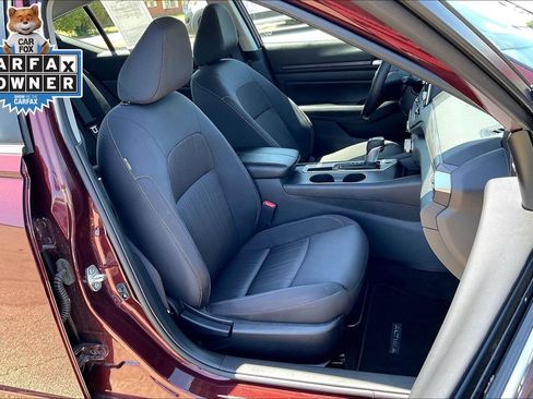 Used 2025 Nissan Altima 2.5 SV FWD image 7