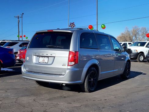 Used 2019 Dodge Grand Caravan SXT image 5