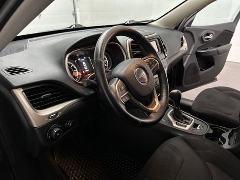 Used 2015 Jeep Cherokee Latitude w/ Cold Weather Group AWD/4WD image 15