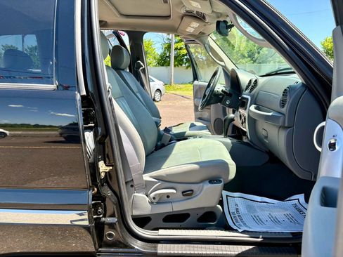 Used 2005 Jeep Liberty Limited AWD/4WD image 29