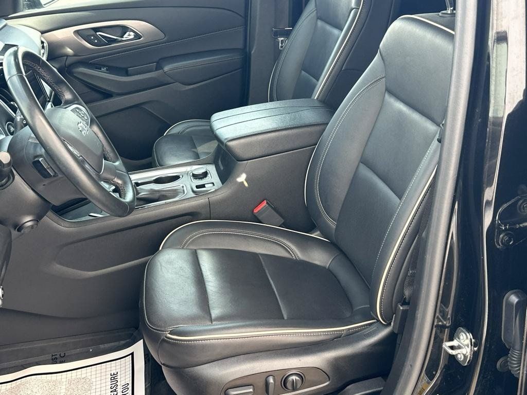 Used 2023 Chevrolet Traverse Premier w/ Redline Edition AWD/4WD image 6