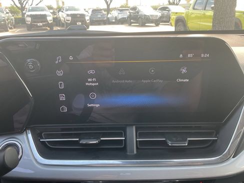 Used 2025 Chevrolet Trax LT FWD image 26