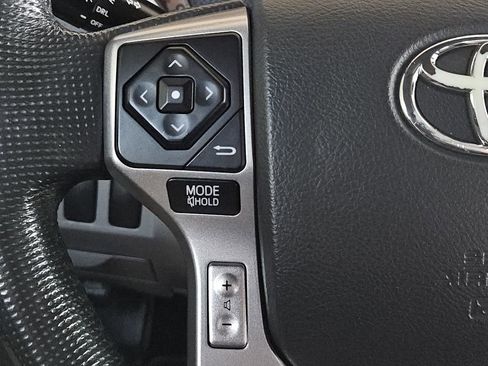 Used 2014 Toyota Tacoma PreRunner w/ Convenience Package RWD image 17