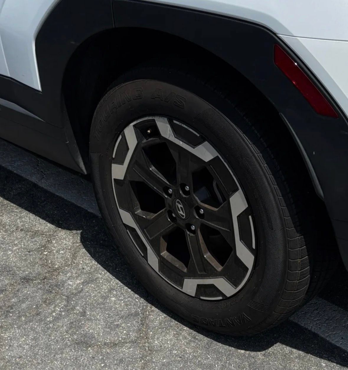 Used 2025 Hyundai Santa Fe SEL AWD/4WD image 15
