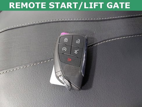 Used 2025 Buick Enclave Preferred image 9