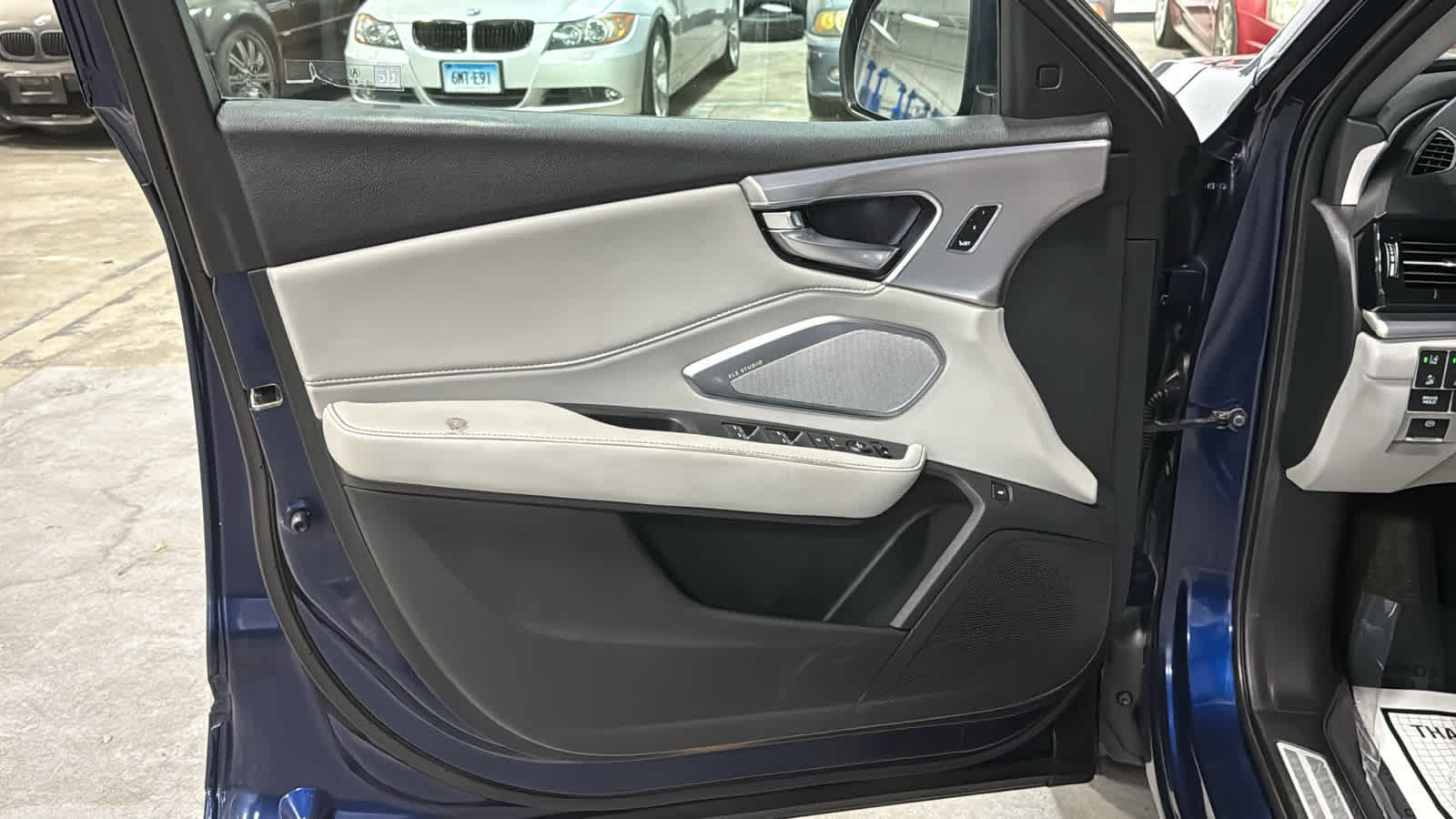 Used 2020 Acura RDX w/ Technology Package AWD/4WD image 9