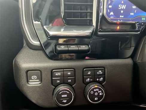 Used 2024 Chevrolet Silverado 1500 LTZ image 18