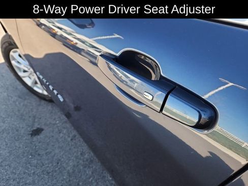 Used 2018 Chevrolet Equinox LT image 19