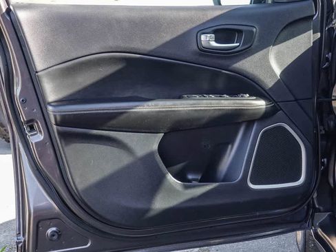 Certified 2020 Jeep Compass Latitude image 19